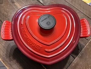 Le Creuset Heart Cast Iron Dutch Oven Cocotte Cerise Red 2 Qt w/ Lid France